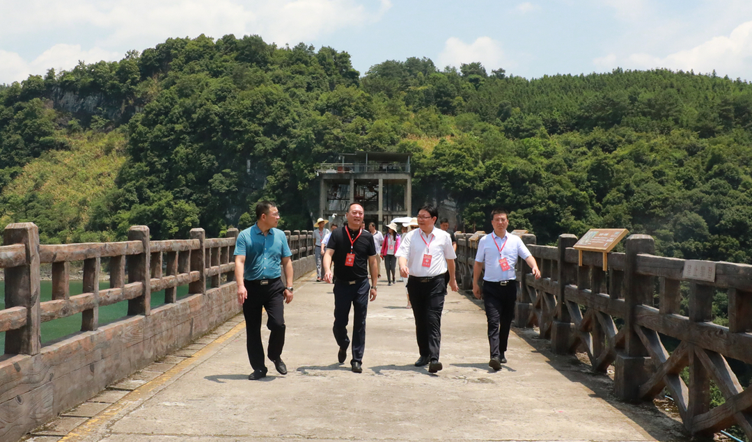 县政协组织开展高岩湖流域生态保护视察活动