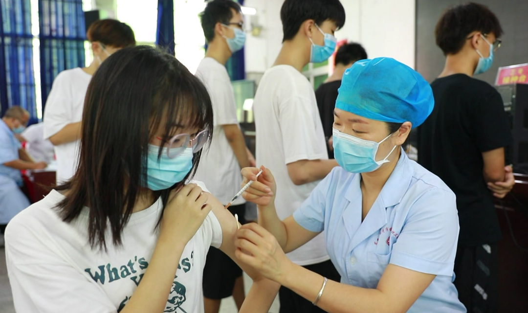 东安：安全有序组织15-17周岁人群接种新冠疫苗