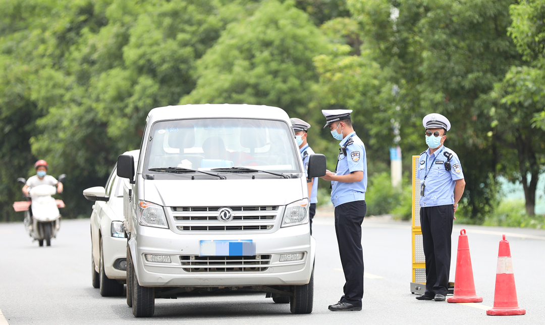 東安交警開展道路交通安全大檢查 護航群眾出行安全