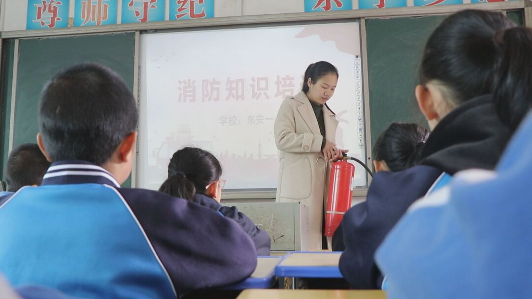 东安一小：千名师生参加消防演练 筑牢安全防线