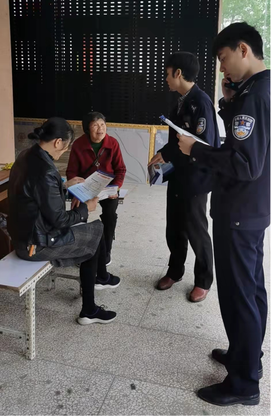 南桥派出所：反诈宣传进家门