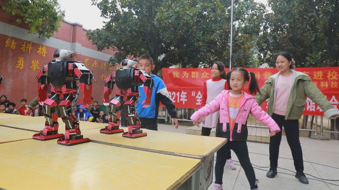 中国流动科技馆湖南巡展走进芦洪市中心小学