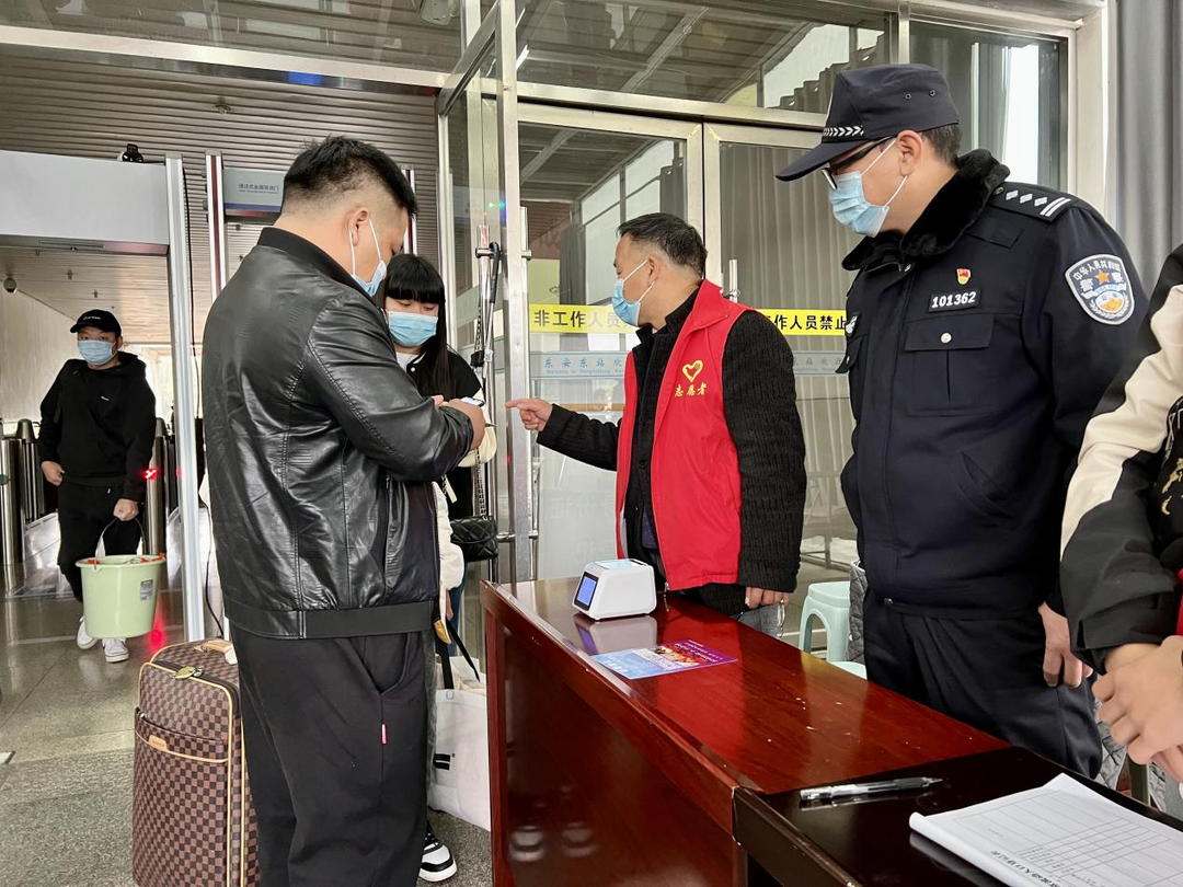 东安东站派出所打响春运安全保卫战