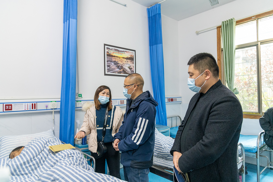 东安法院开展春节前走访慰问活动