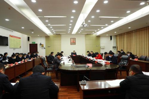 唐何主持召開2022年第4次縣委常委會會議