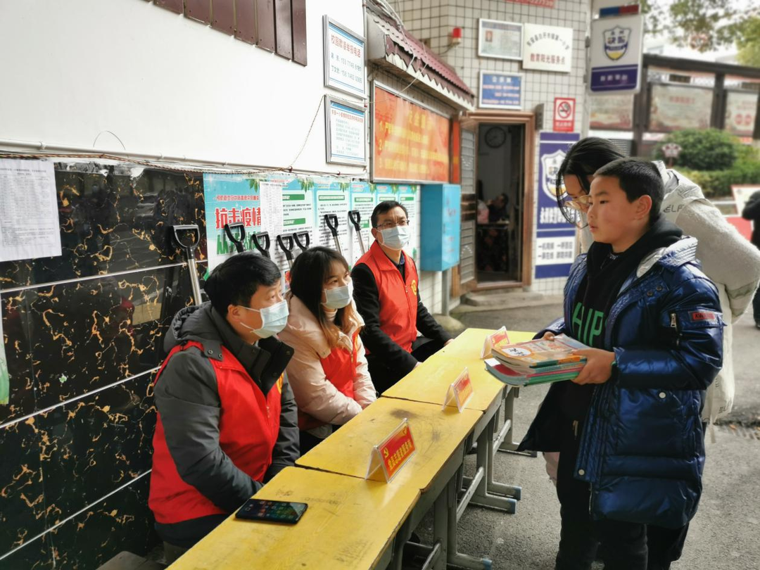 东安一小：志愿服务“护航”开学