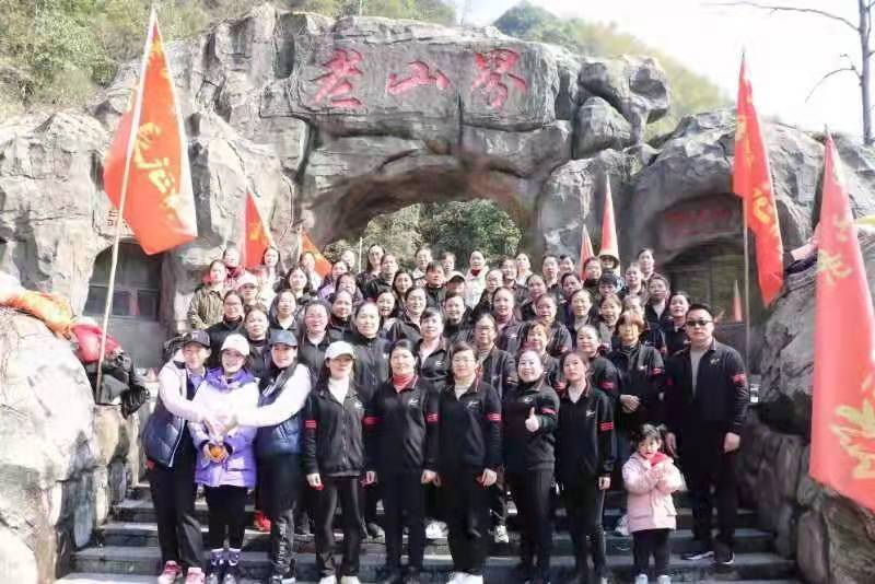 东安澄江中学：庆三八妇女节红色文化学习和趣味体育活动并举