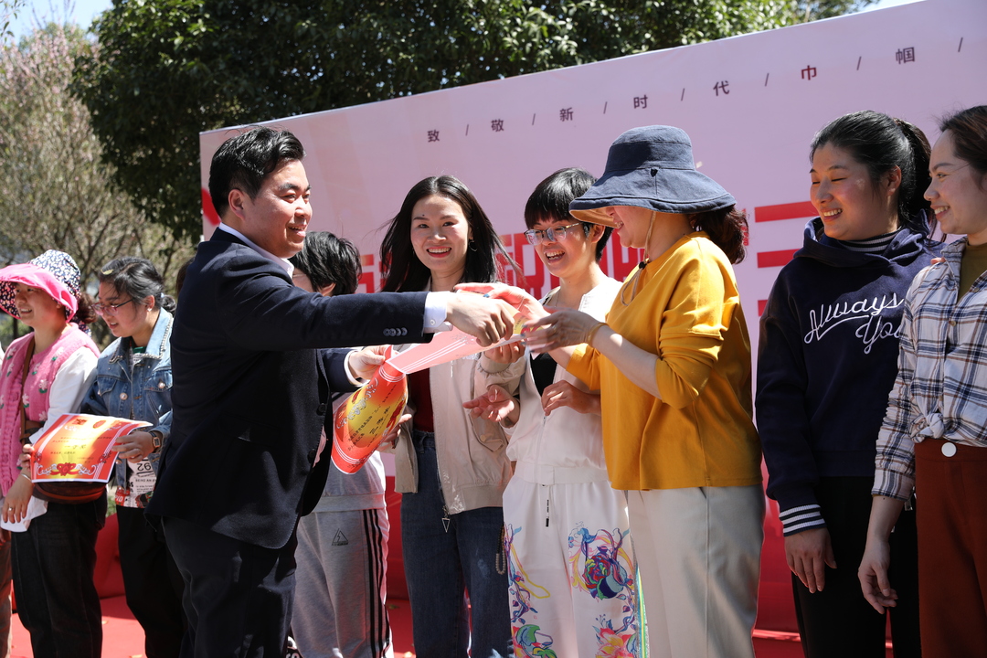 白牙市镇：举行庆祝“三八”妇女节活动