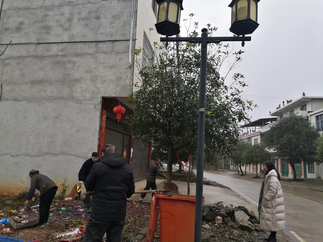 东安水岭：环境整治禁毒宣传齐步走