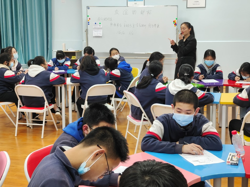東安縣澄江中學舉行心理健康輔導課