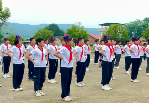 紫溪中心小學舉行“紅領巾，心向黨”小學生廣播體操比賽