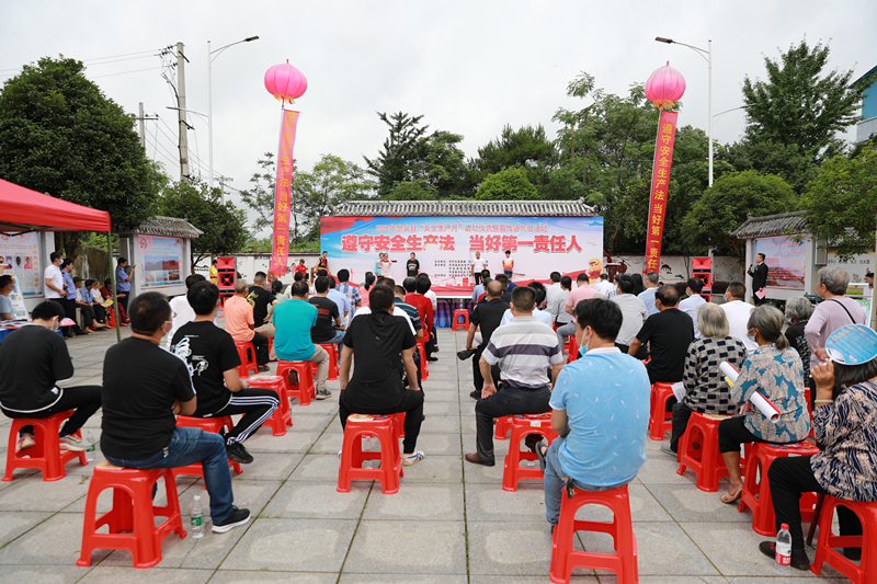 東安縣舉行2022年“安全生產(chǎn)月”啟動儀式暨宣傳咨詢?nèi)栈顒? />
                                        </a>
                                                                        <div   id=