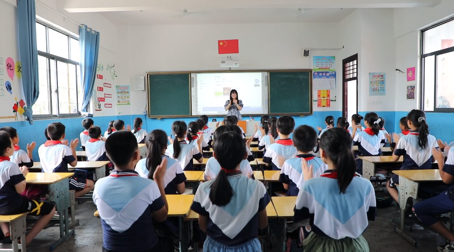东安：自编自创防溺水手势舞