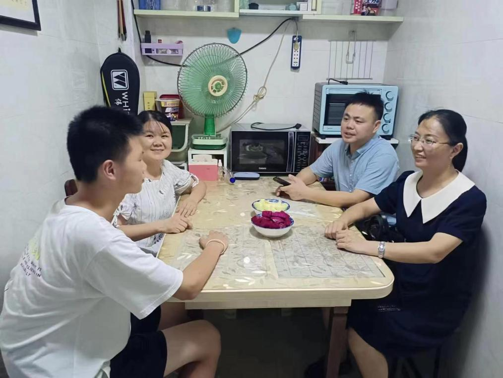 东安澄江中学持续开展“千师访万家”活动