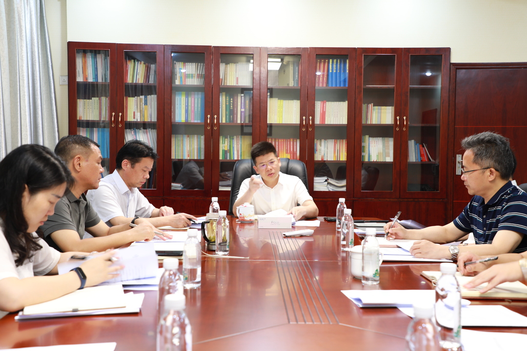 蔣華主持召開縣政府黨組會(huì)議