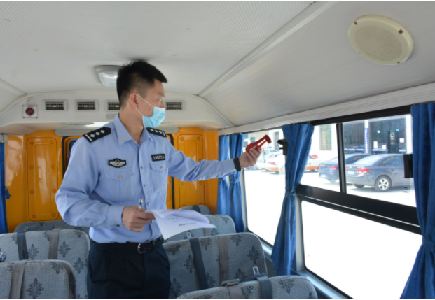 南橋鎮(zhèn)對轄區(qū)內(nèi)校車開展專項檢查