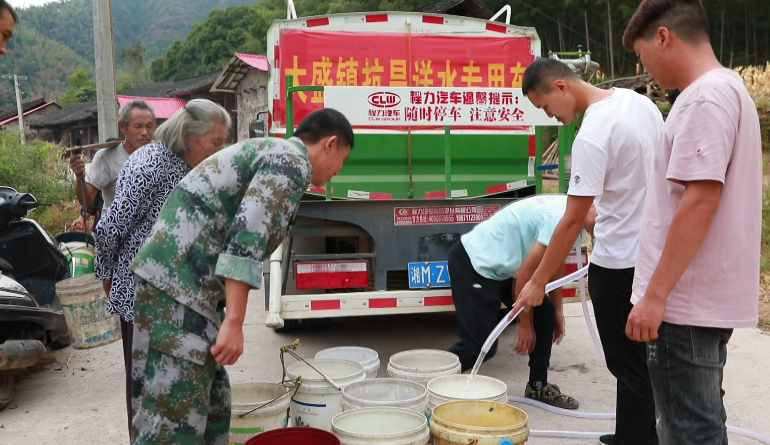 大盛：黨員干部齊上陣 抗旱送水暖民心