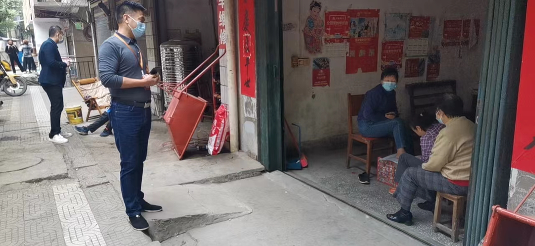 疫情防控不放松 文明勸導(dǎo)不停歇
