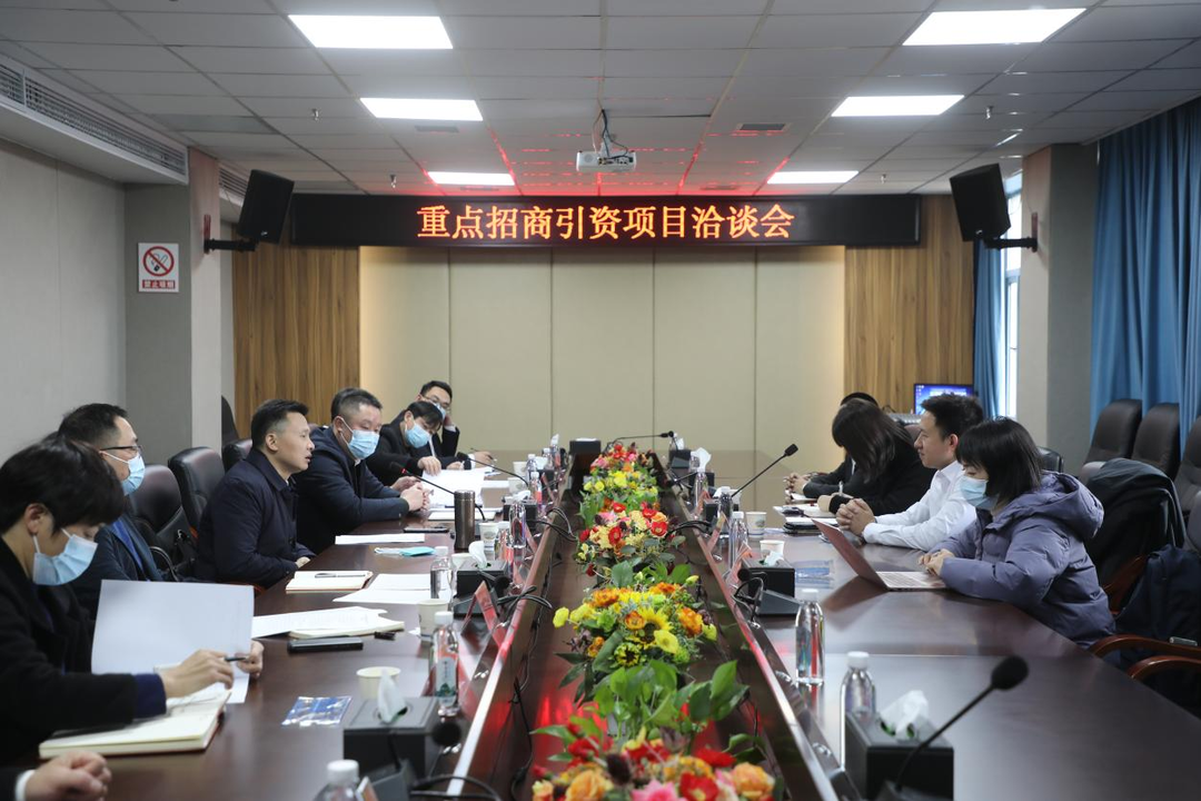 唐何会见来东考察洽谈的客商