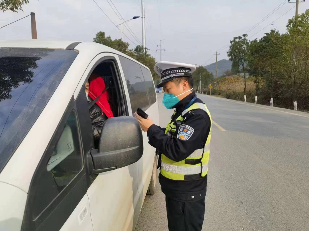 東安交警迅速掀起歲末年初道路交通安全專項整治百日攻堅行動高潮