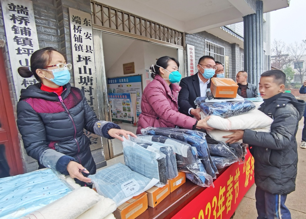 東安：開展“暖冬行動” 讓困難群眾身暖心更暖