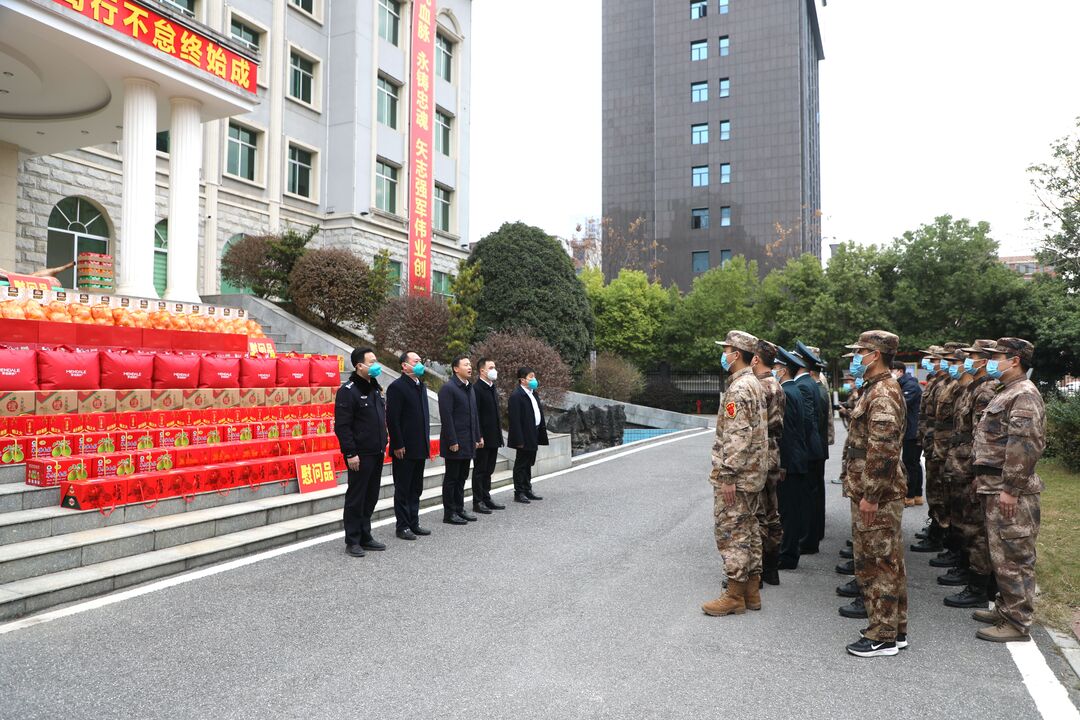 唐何帶隊走訪慰問駐東部隊官兵