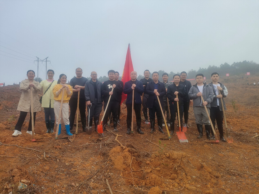 东安人社：党旗“红”助力乡村“绿”