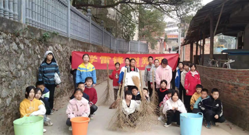川巖學校舉行“學雷鋒，樹新風” 志愿服務活動