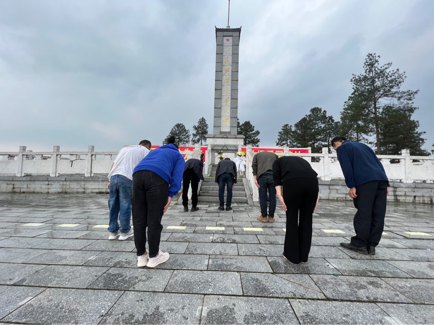 東安大江口中學(xué)開展清明祭英烈活動(dòng)