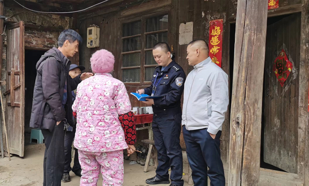 东安交警：走村串户“送交安”
