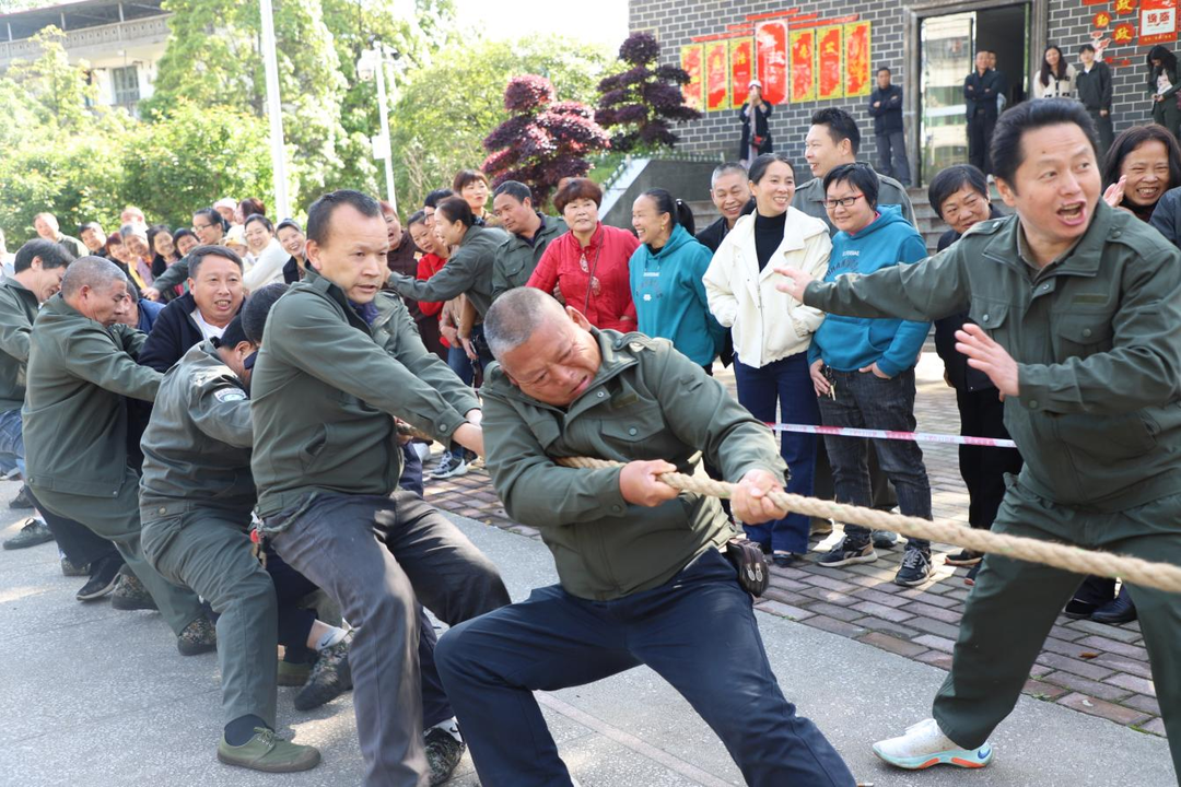 舜管局举行庆“五一”职工拔河比赛