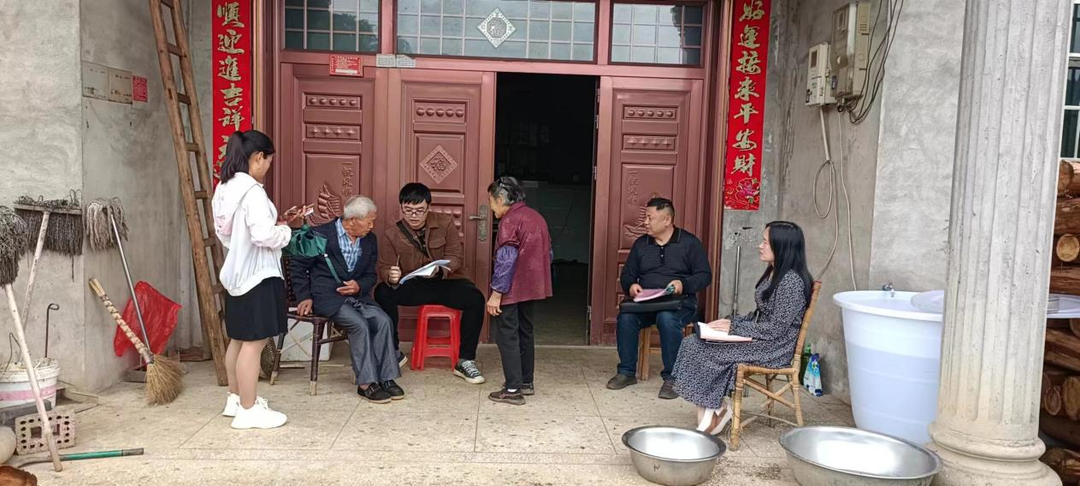 南桥镇开展禁种铲毒入户宣传活动