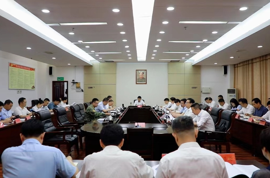 唐何主持召开2023年第9次县委常委会会议