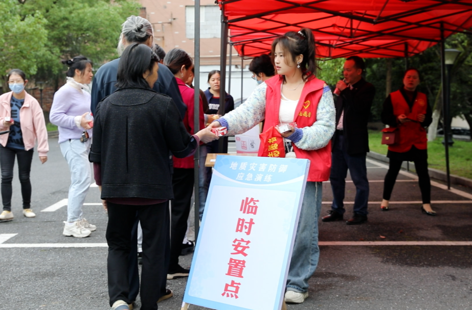 东安县白牙市镇开展地质灾害点应急演练