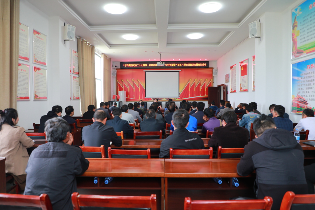 我县开展“学习贯彻党的二十大精神·名师名课下基层”乡村学堂暨“百姓”理论微宣讲志愿服务活动