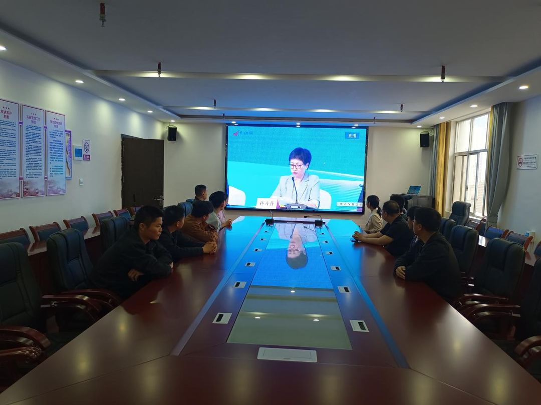 东安县委网信办组织干部职工观看公共机构生活垃圾分类示范点建设工作现场会