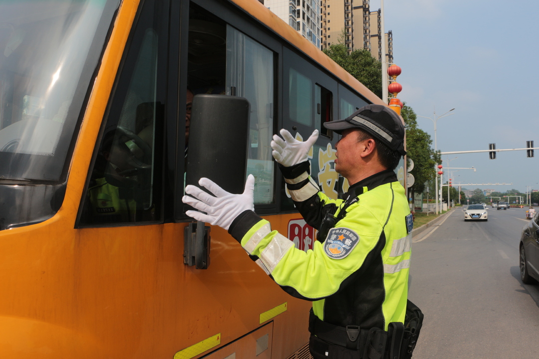 東安交警護(hù)航高考再出發(fā)