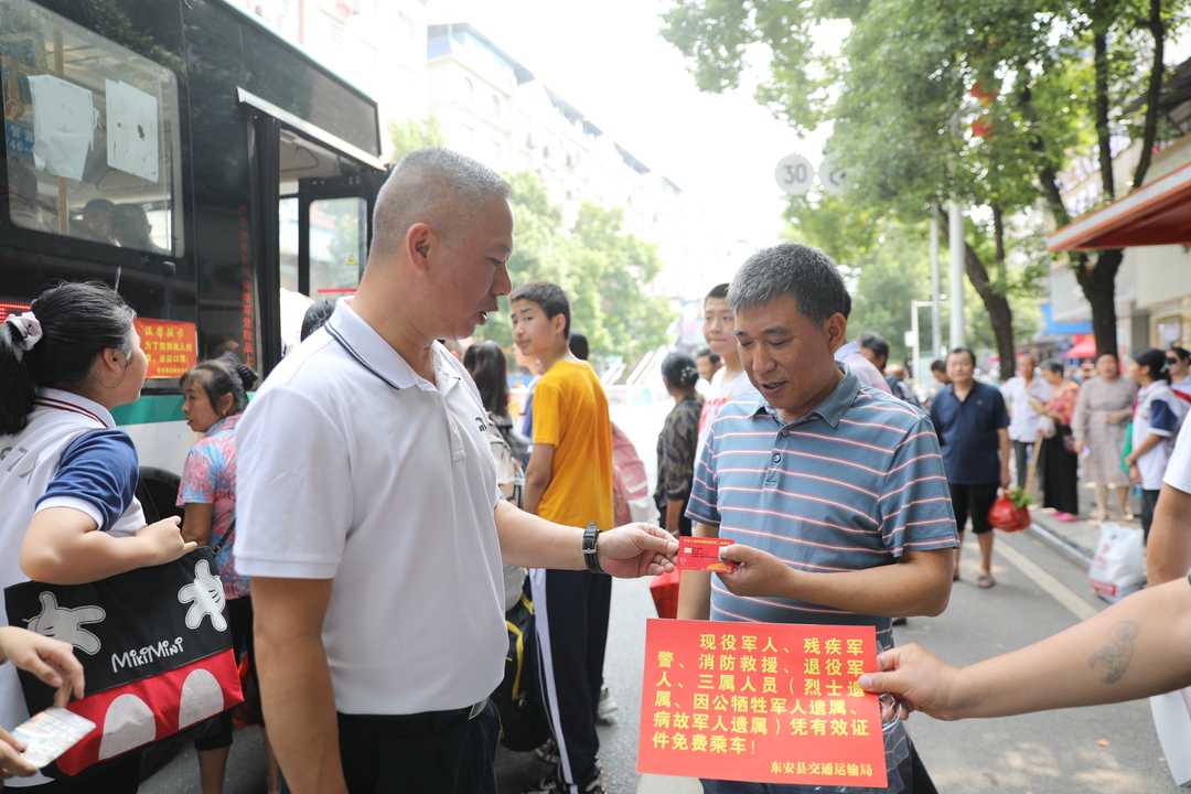 县退役军人事务局督查退役军人和其他优抚对象文化交通优待工作落实