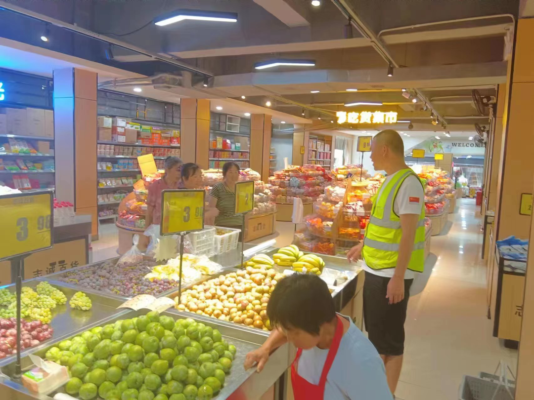 新圩江镇开展食品安全检查