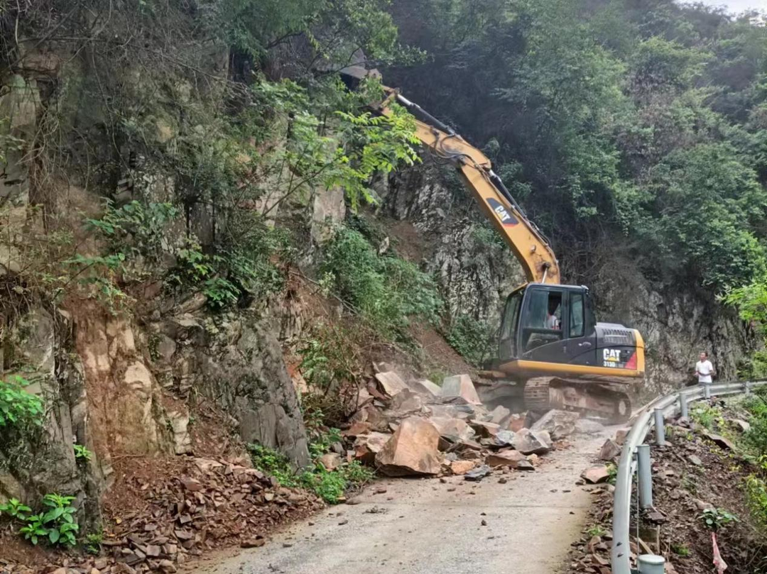 大盛鎮：快速應對山體塌方 保障轄區道路暢通