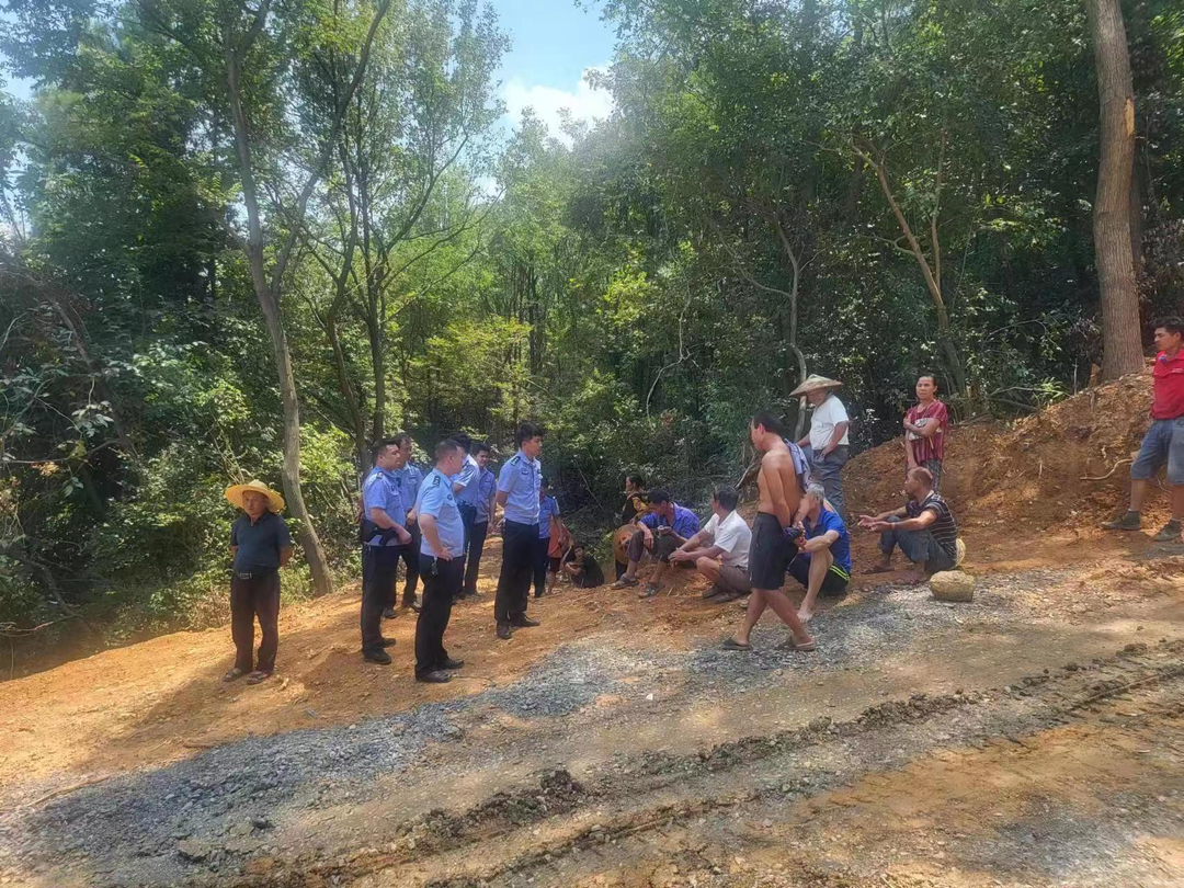 夏季行动|城东派出所护航重点工程建设