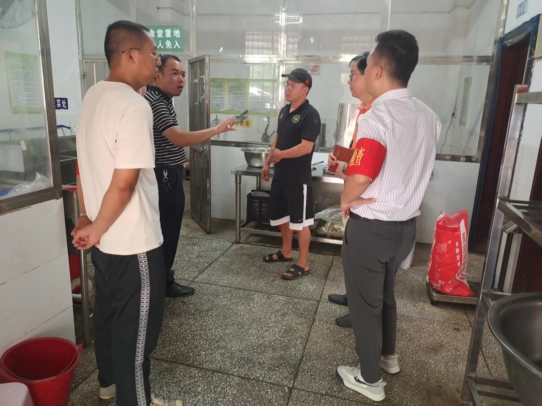 横塘镇：严把食品关 护航开学“第一餐”