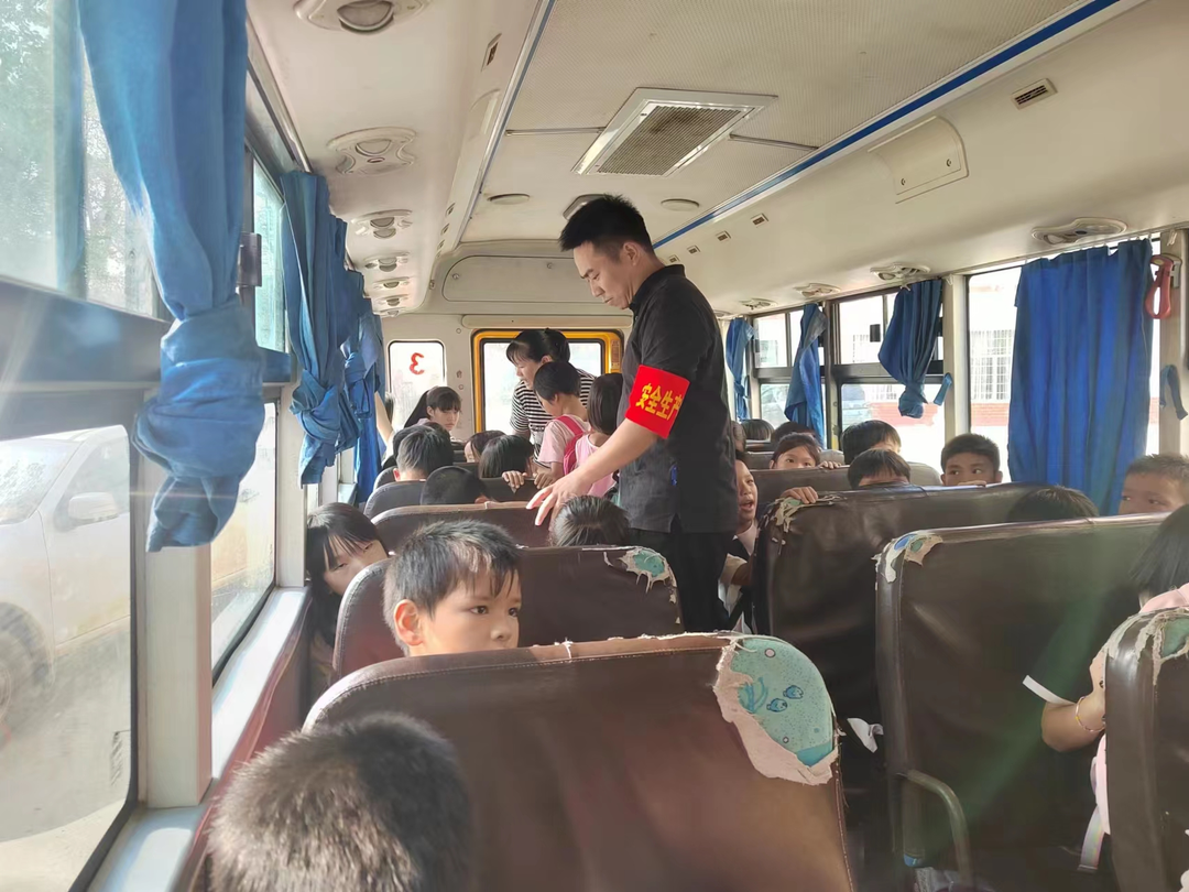 大盛镇开展校车安全检查 确保幼儿新学期乘车安全