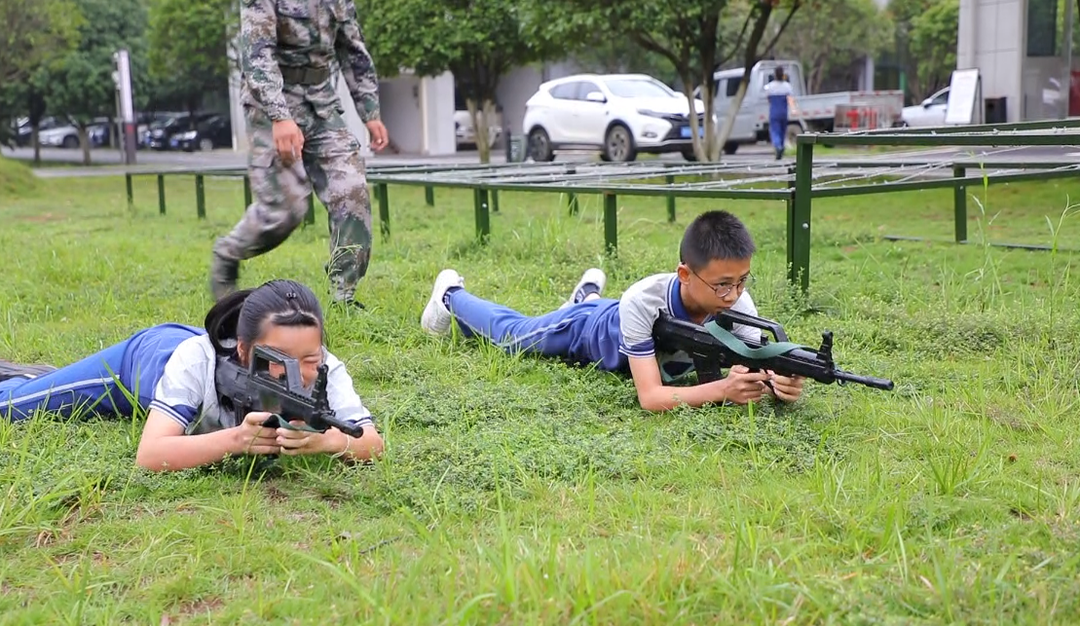东安：学生进军营 国防教育“零距离”