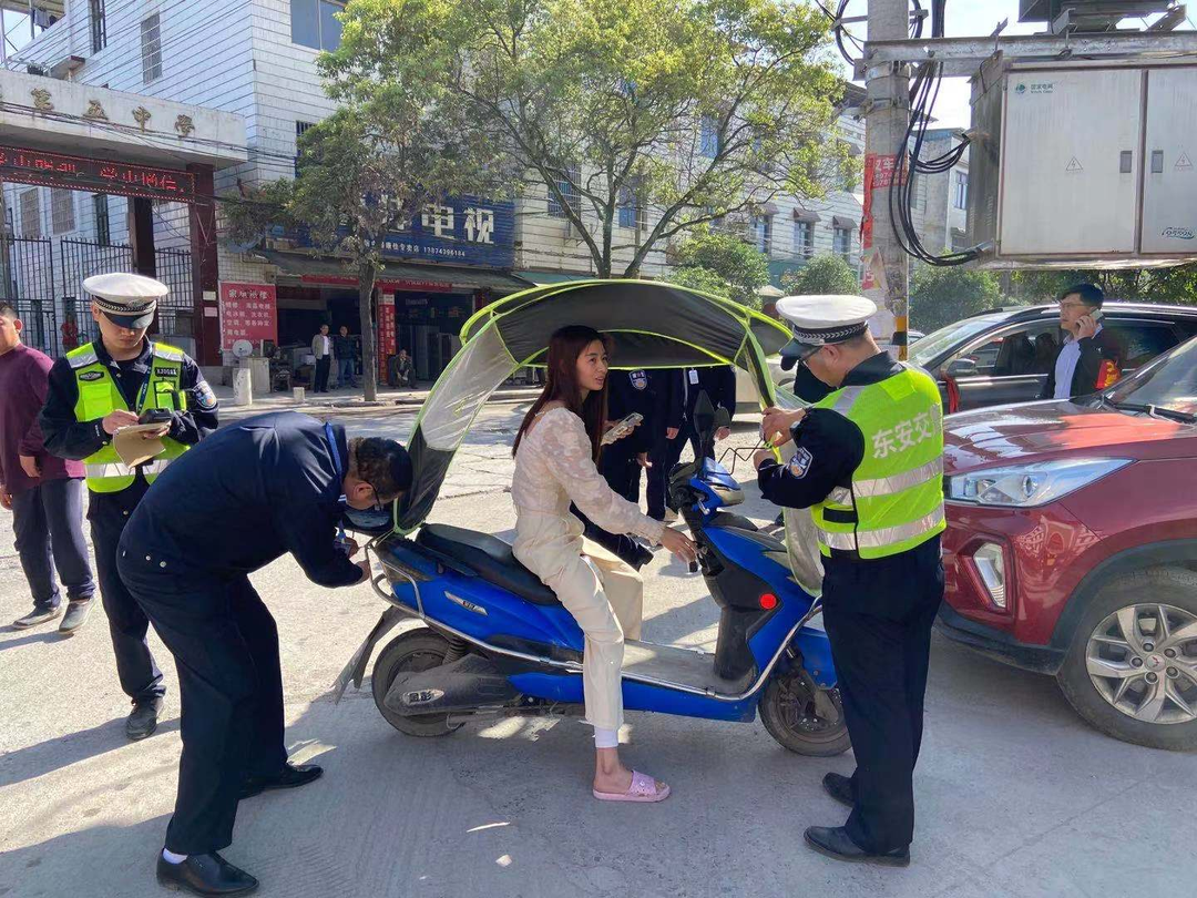紫溪市鎮開展摩托車、電動車交通違法專項整治行動