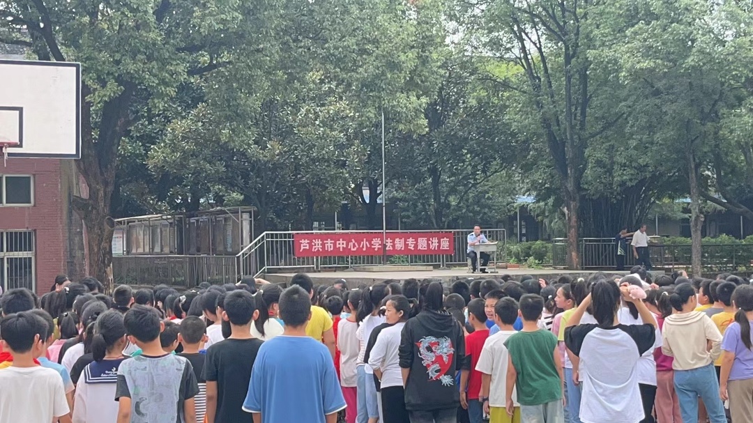 芦洪市派出所开展“利剑护蕾”法治知识进校园活动