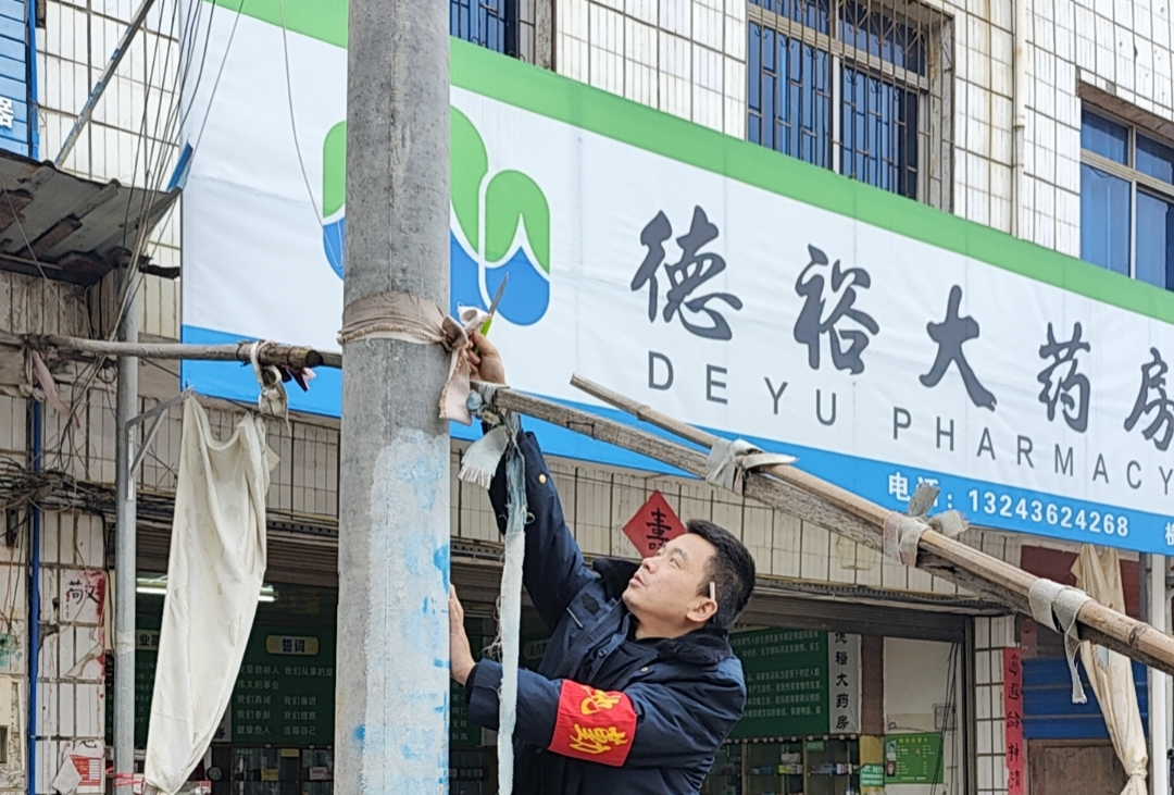 横塘镇开展马路市场整治行动