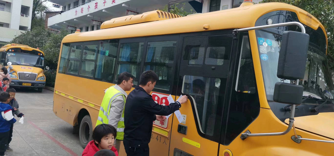 新圩江镇：严把校车安全关 护航平安上学路