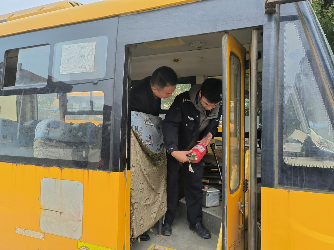 东安白牙市镇：开展冬季校车安全专项检查