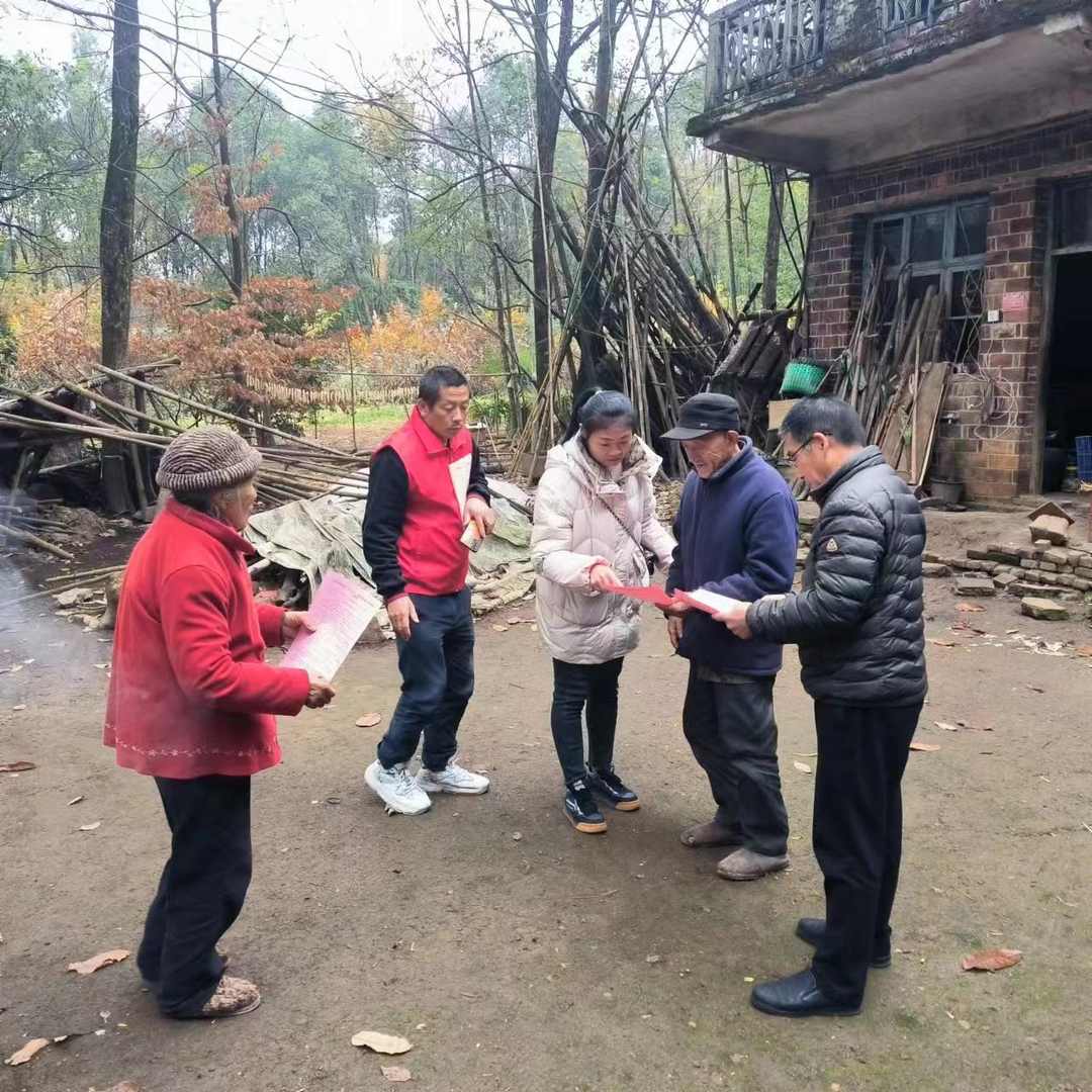 紫溪市镇开展“小火亡人”进村入户宣传活动